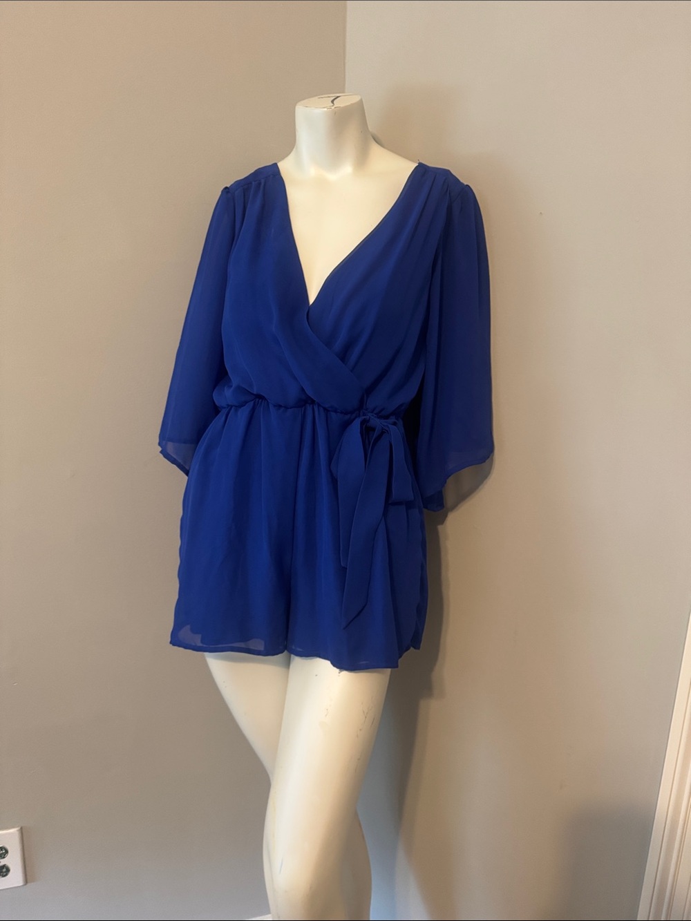 Bailey Blue Romper Vneck w side tie! EUC sheer sleeves. Royal blue size small
